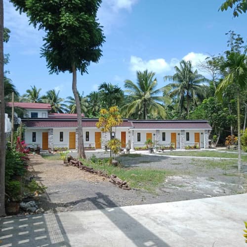 Tiama Legacy Private Lodge - Bungalow rooms surrounded by tropical palm trees